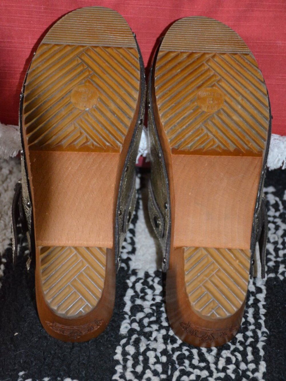 Juicy Couture Size 8 Gold Crackle Clogs/Mules Made in Italy Wooden heel - Picture 4 of 10
